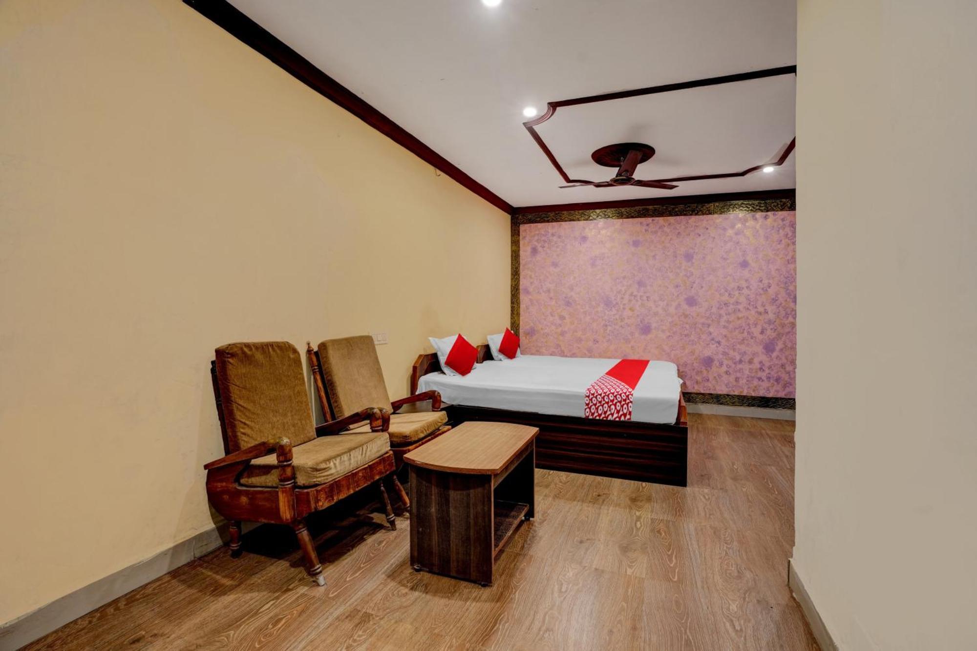 Oyo Royal Visakha Beach Guest House Visakhapatnam Buitenkant foto