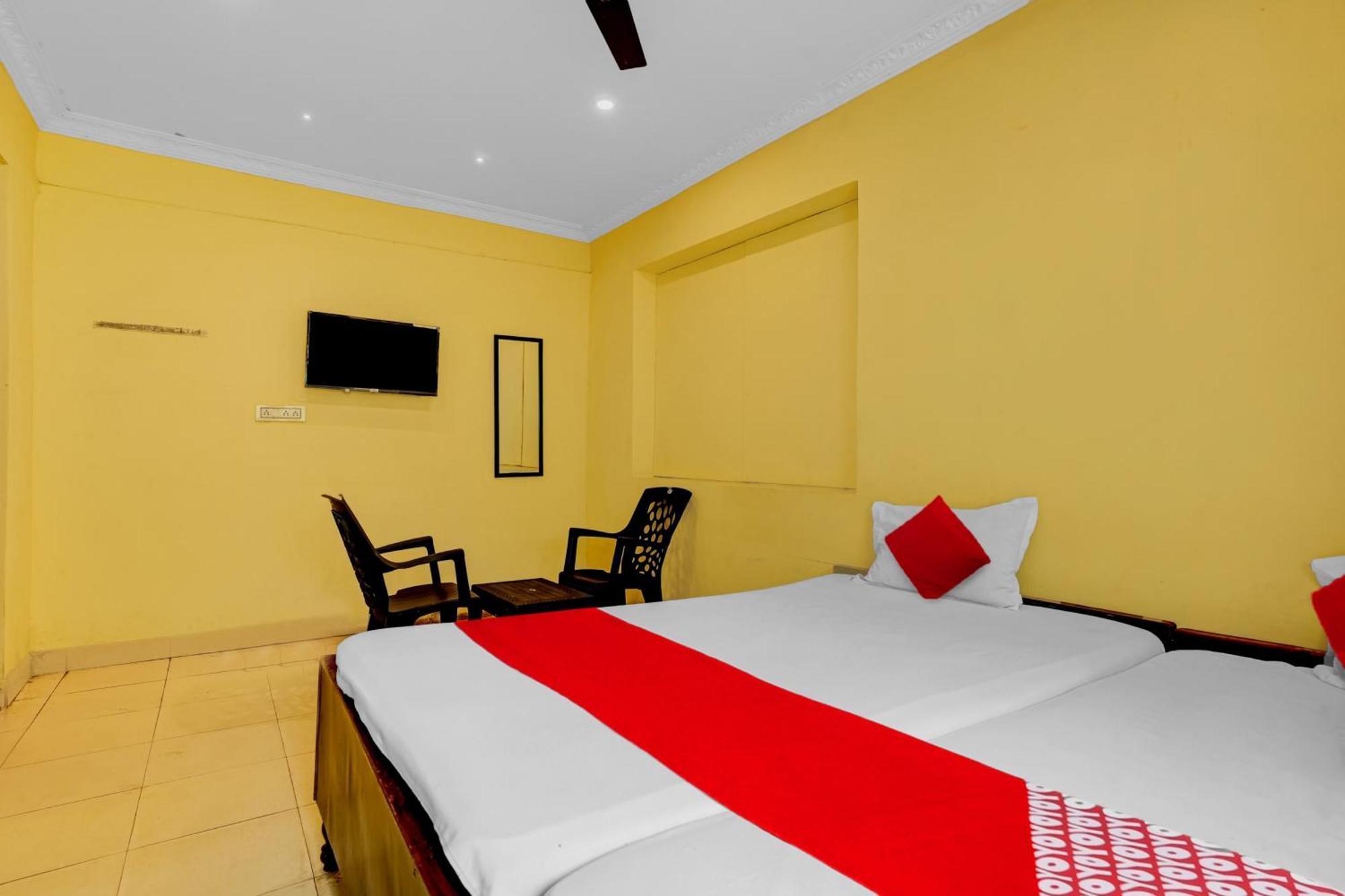 Oyo Royal Visakha Beach Guest House Visakhapatnam Buitenkant foto