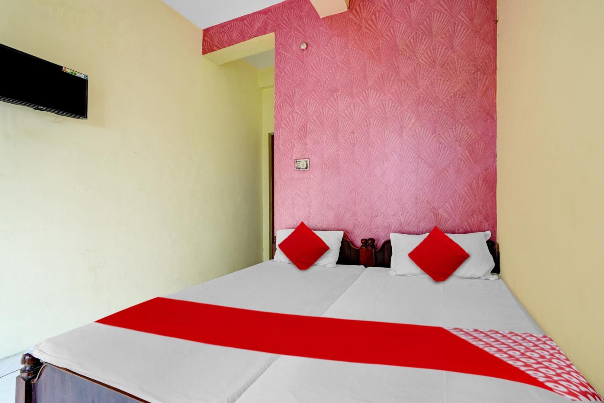 Oyo Royal Visakha Beach Guest House Visakhapatnam Buitenkant foto
