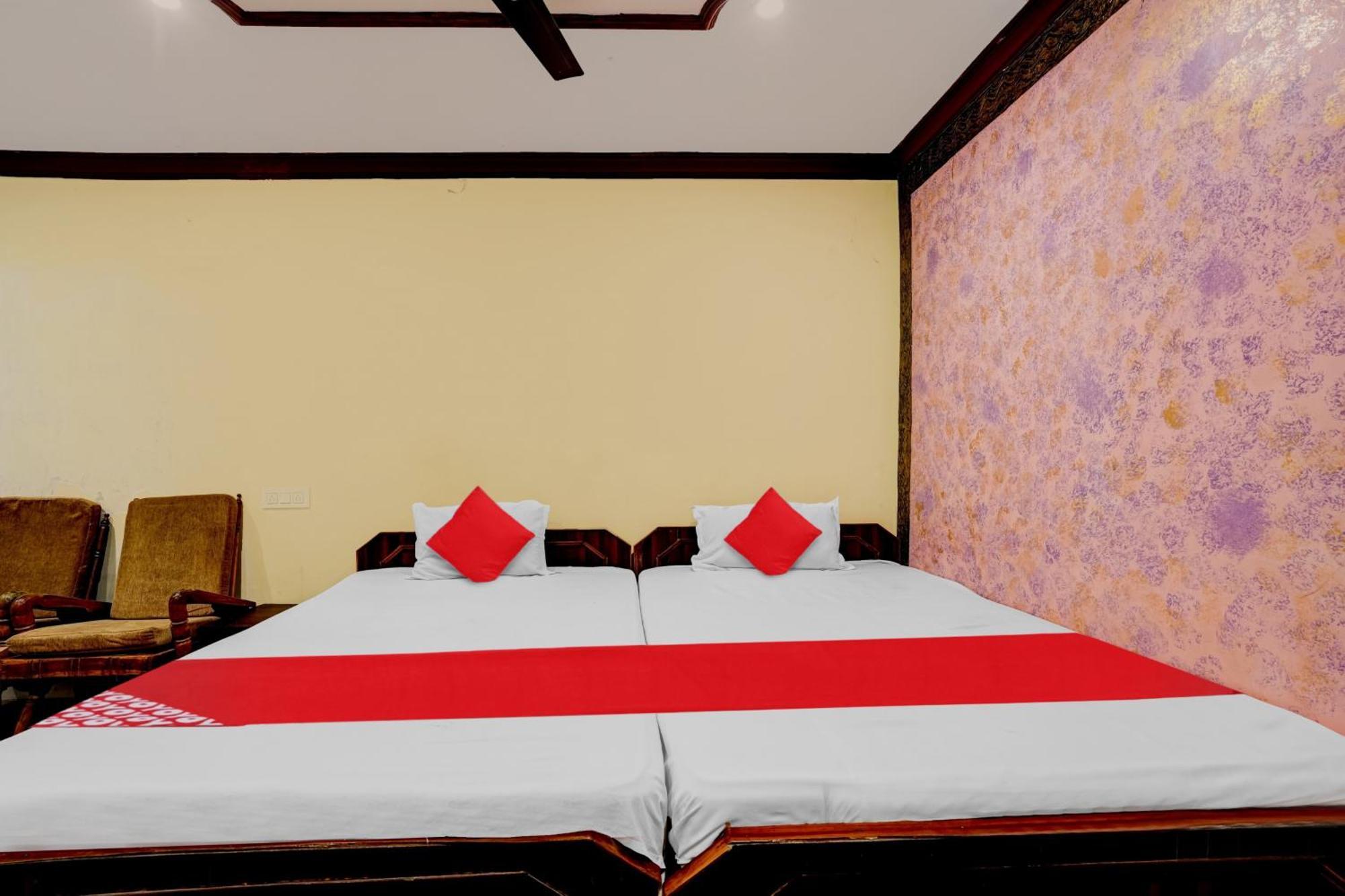 Oyo Royal Visakha Beach Guest House Visakhapatnam Buitenkant foto