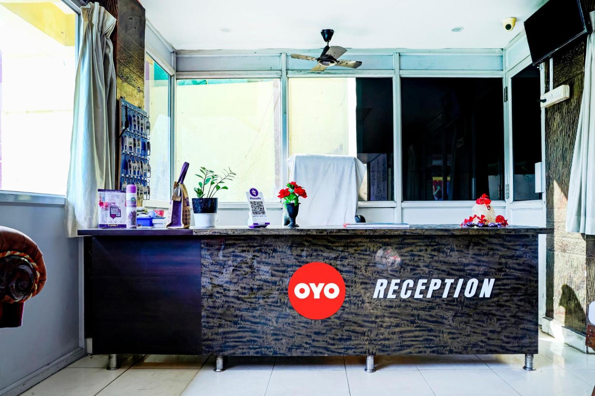Oyo Royal Visakha Beach Guest House Visakhapatnam Buitenkant foto