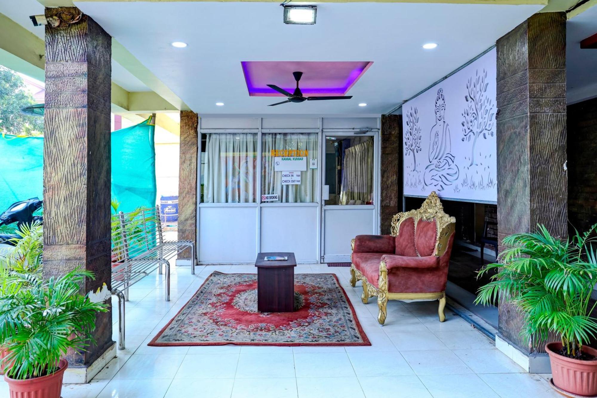 Oyo Royal Visakha Beach Guest House Visakhapatnam Buitenkant foto