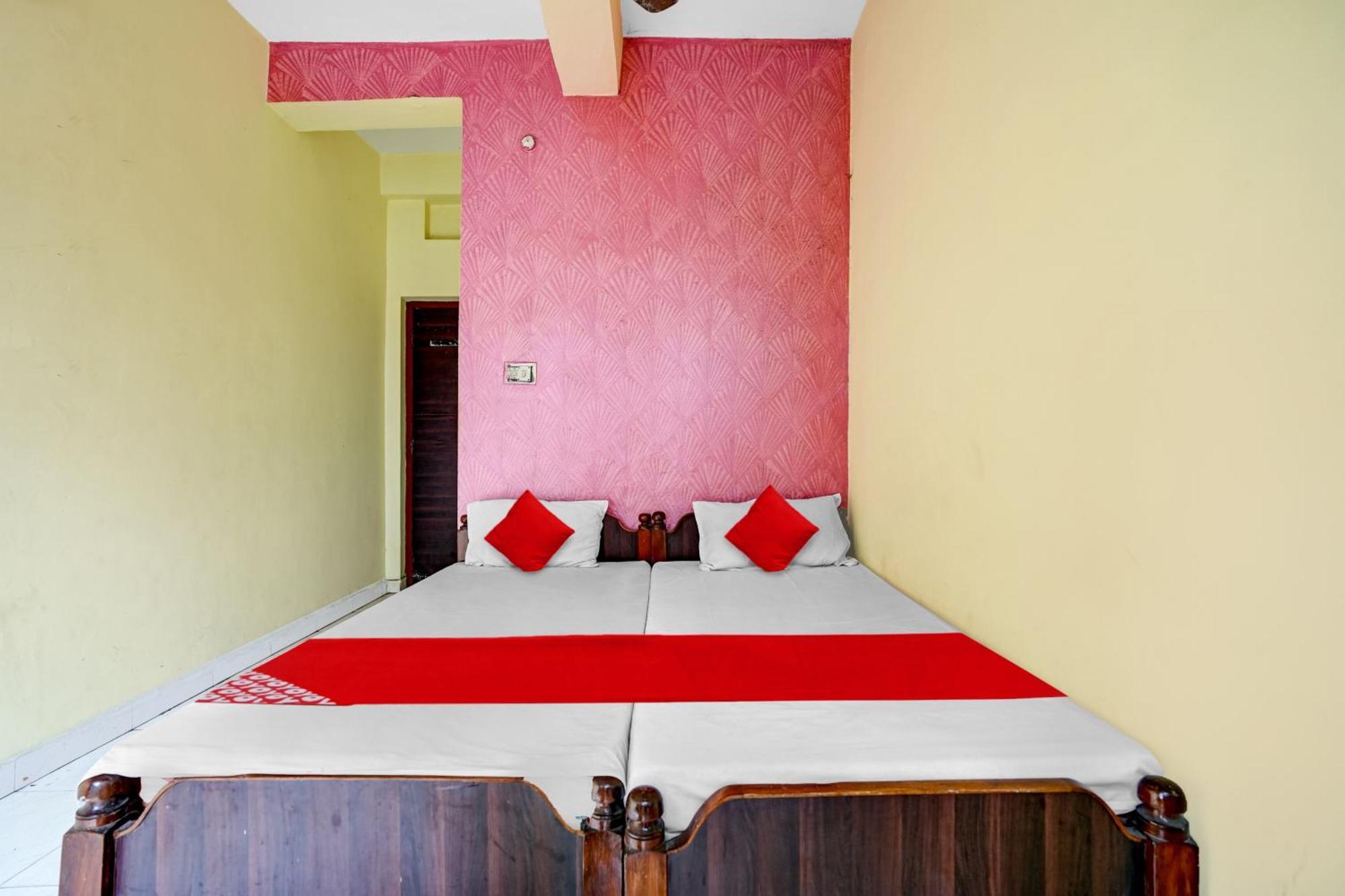 Oyo Royal Visakha Beach Guest House Visakhapatnam Buitenkant foto