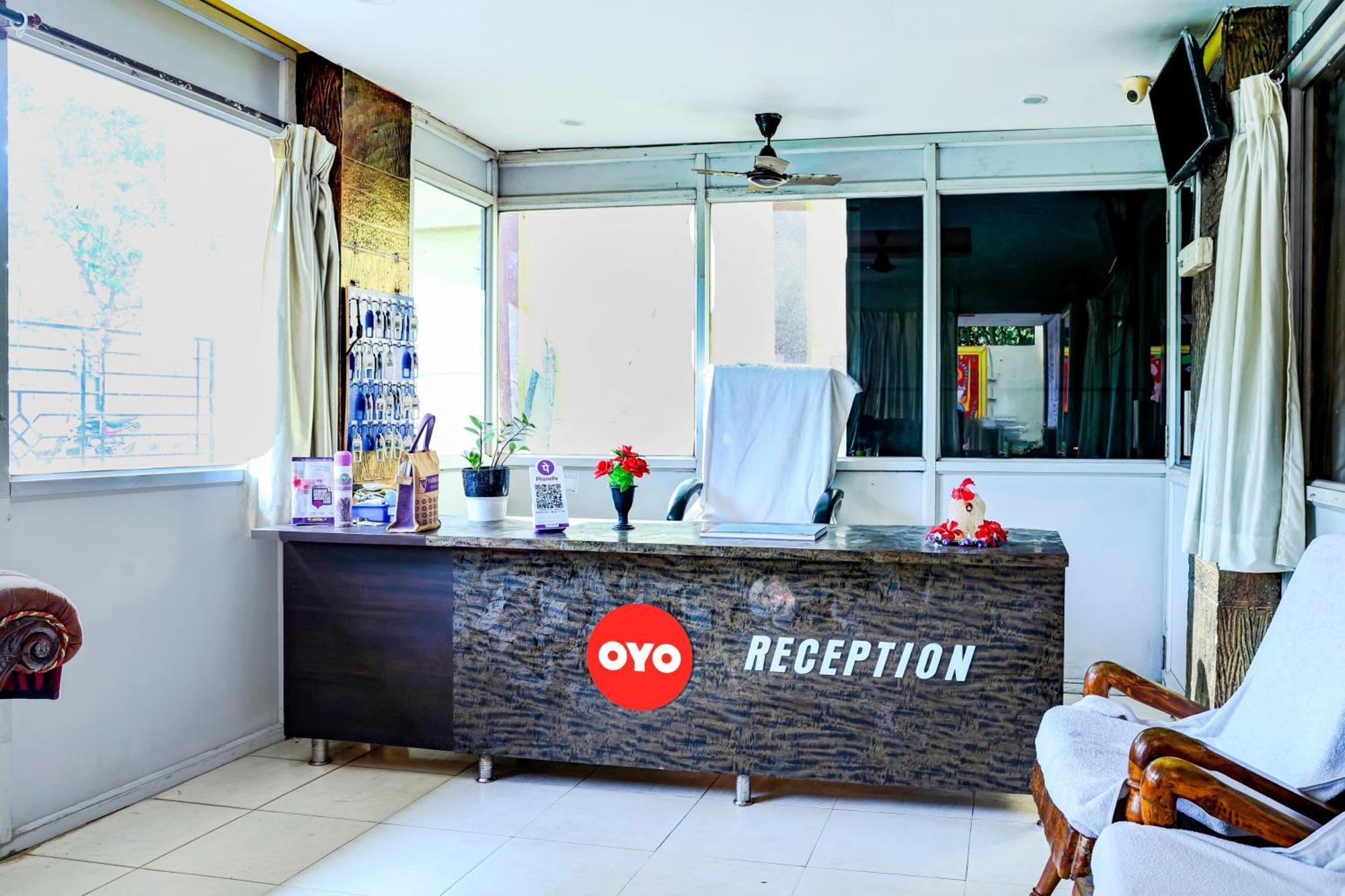 Oyo Royal Visakha Beach Guest House Visakhapatnam Buitenkant foto