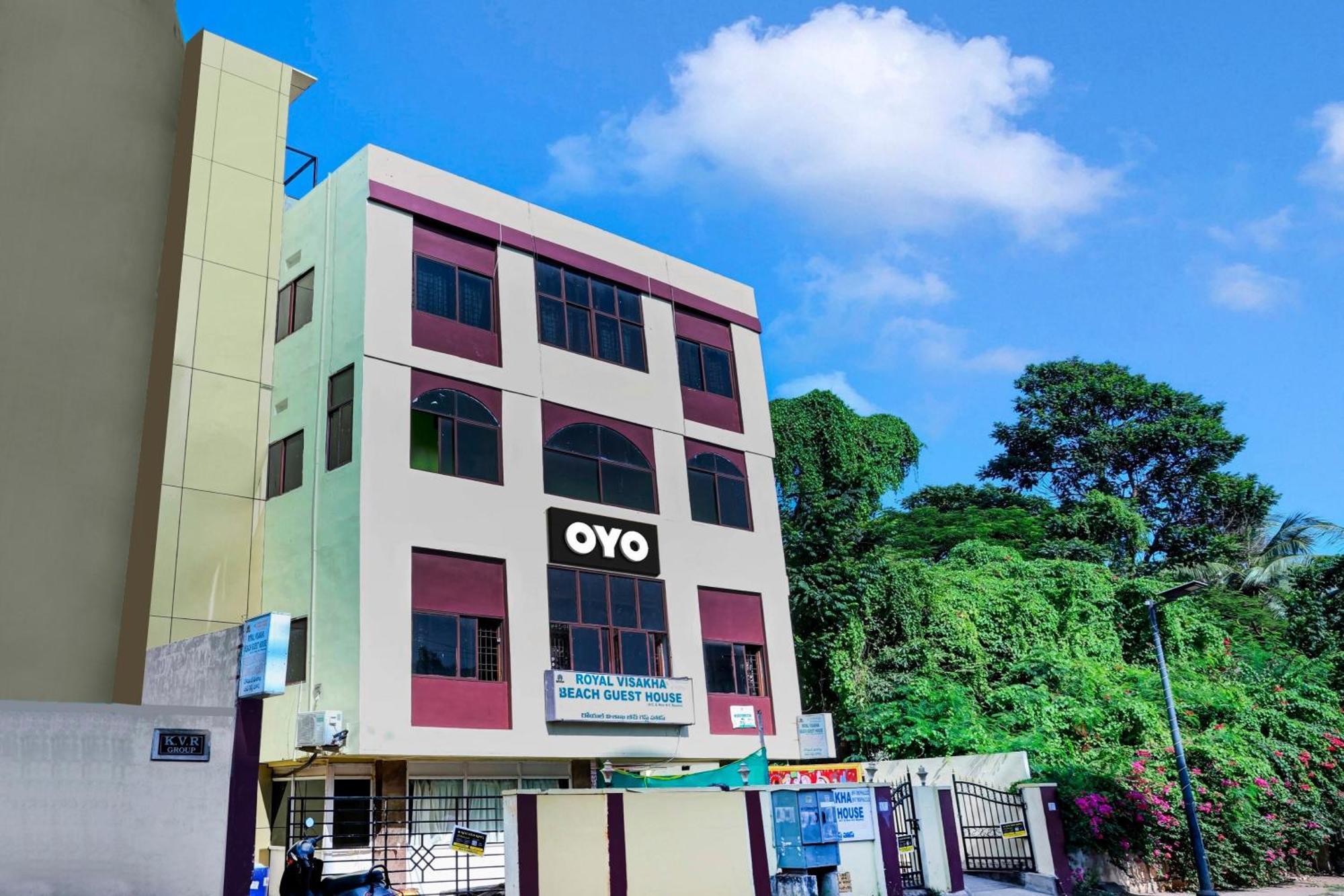 Oyo Royal Visakha Beach Guest House Visakhapatnam Buitenkant foto