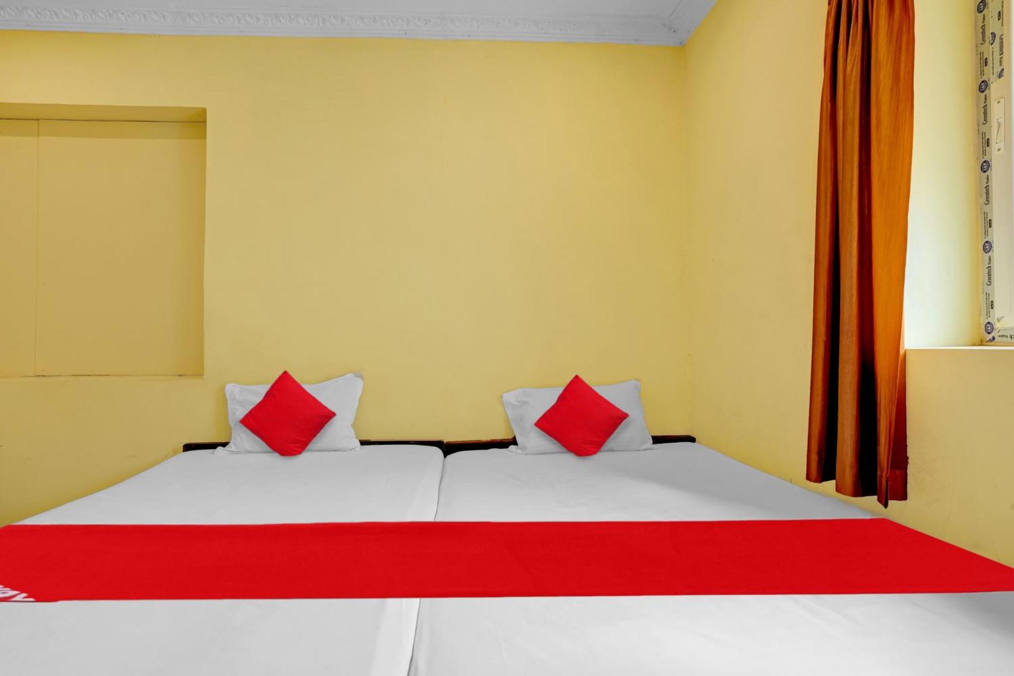 Oyo Royal Visakha Beach Guest House Visakhapatnam Buitenkant foto
