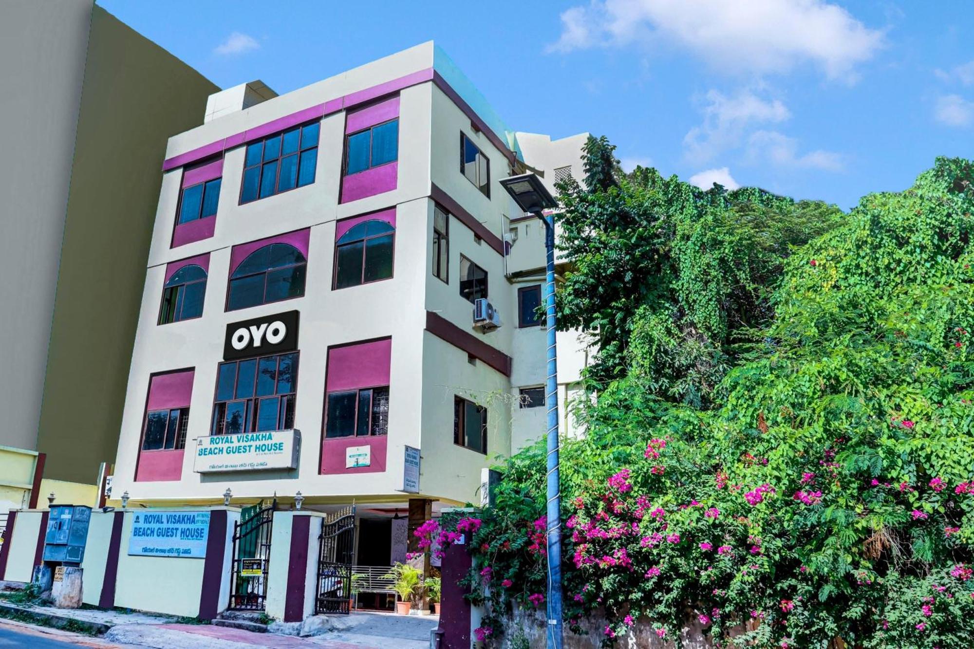 Oyo Royal Visakha Beach Guest House Visakhapatnam Buitenkant foto
