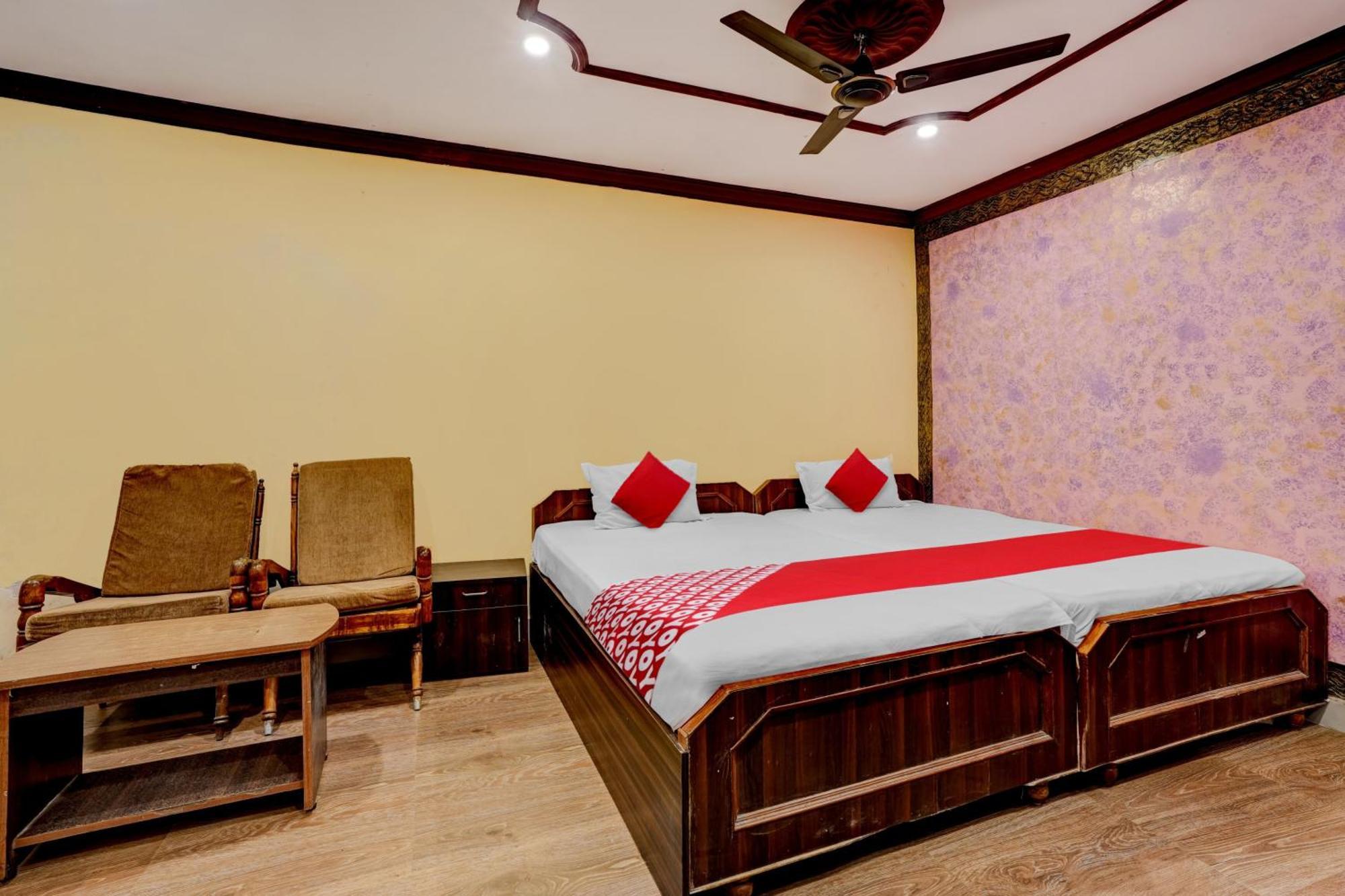 Oyo Royal Visakha Beach Guest House Visakhapatnam Buitenkant foto