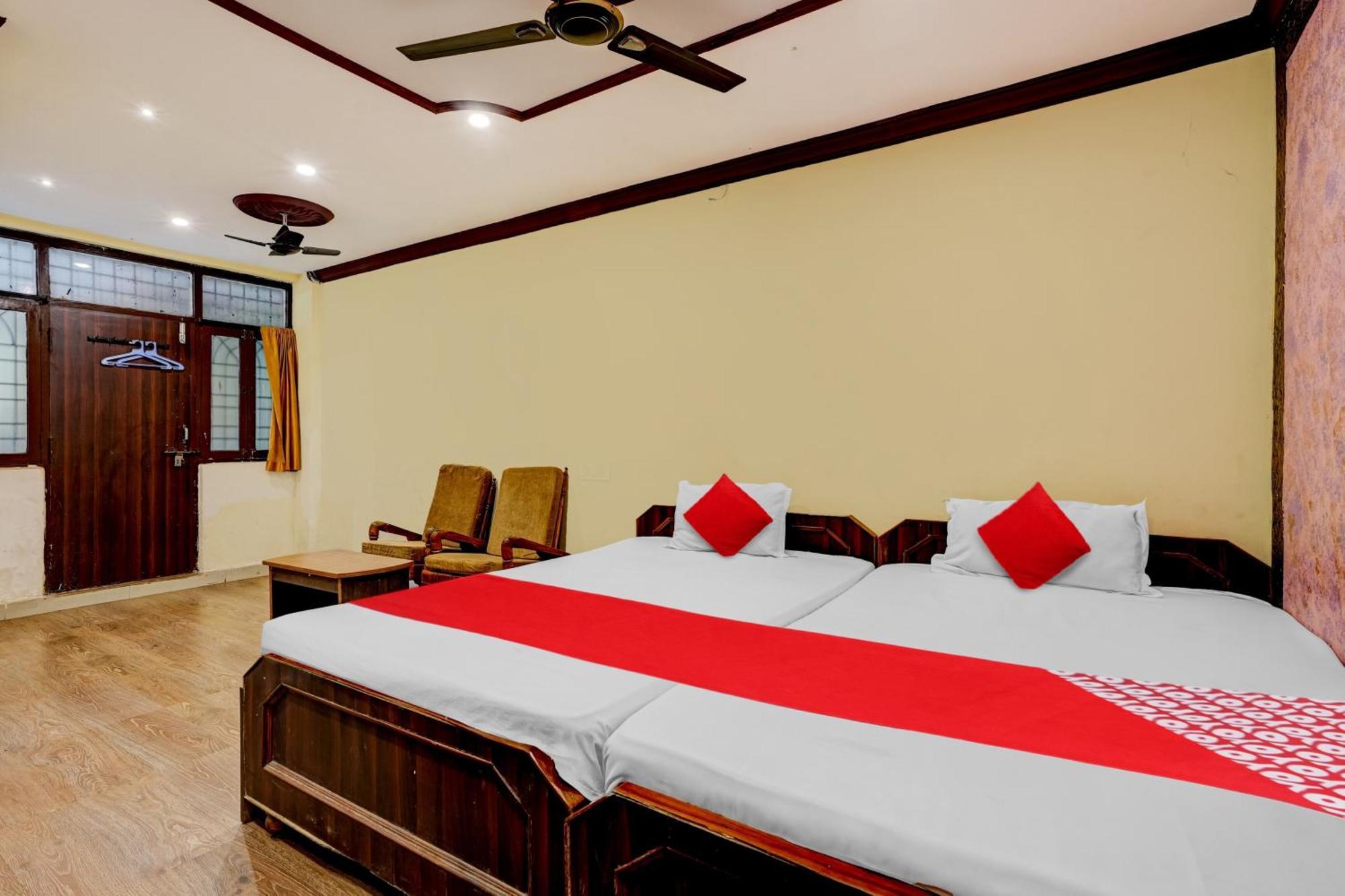 Oyo Royal Visakha Beach Guest House Visakhapatnam Buitenkant foto