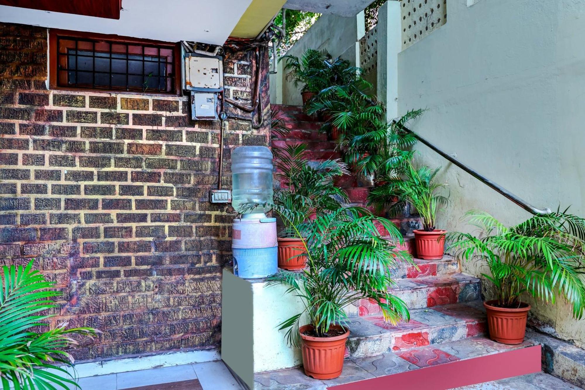 Oyo Royal Visakha Beach Guest House Visakhapatnam Buitenkant foto